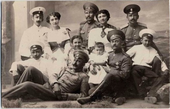 Капитан 122-го Тамбовского полка с семьей, 1914 г.