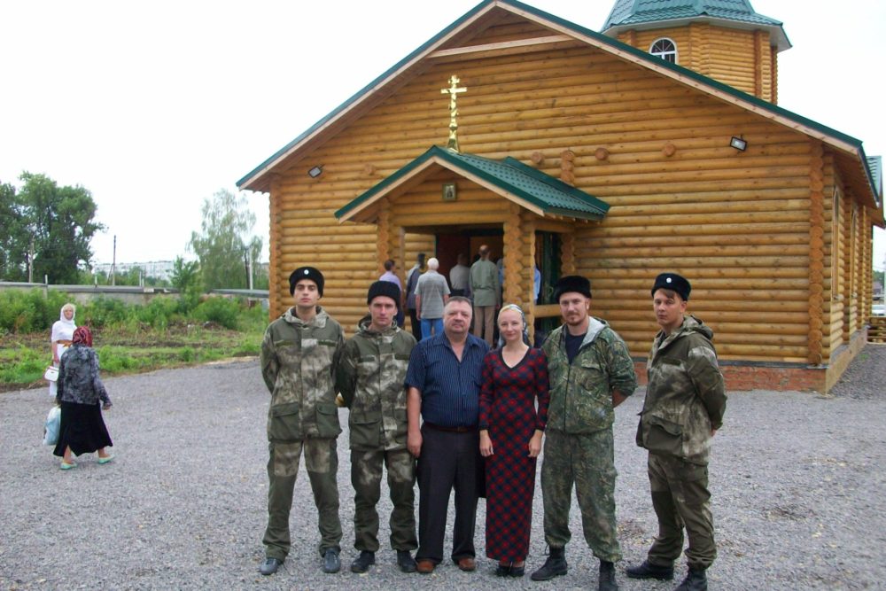 Казаки и казачки "Союза донских казаков" на открытии храма.