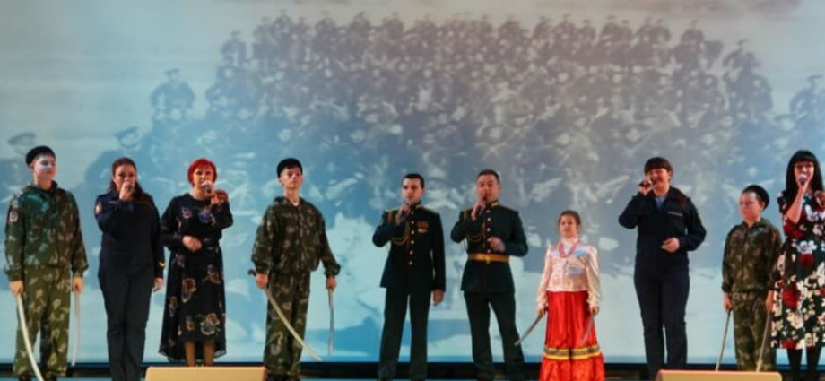 Казачата выступили среди ветеранов ВОВ.