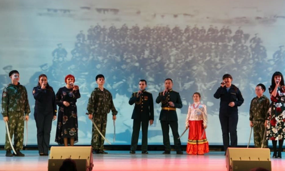 Казачата выступили среди ветеранов ВОВ.