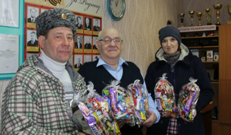 Тамбовский казачий округ вручил подарки для детей.